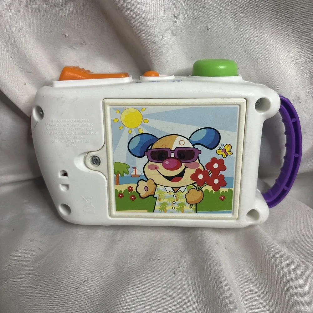 Fisher-Price Laugh & Learn Smile and Learn Camera Toy White R7148 Musical Lights